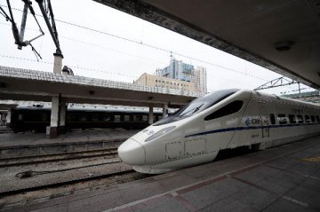 财经观察:中国铁路连通世界服务全球