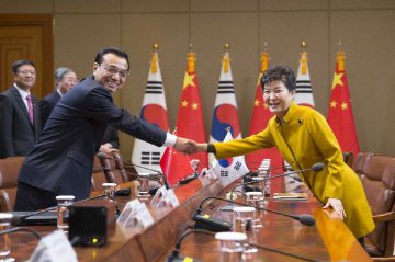 中韩关系朝着＂四个伙伴＂方向大步迈进