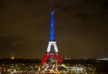 法國總理稱法國因反恐推遲＂減赤＂目標