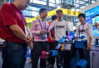 习近平致信祝贺2015世界机器人大会在京开幕 李克强也作出批示表示祝贺
