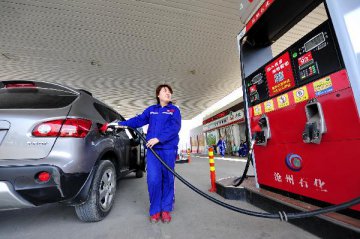 发改委：暂缓调整国内成品油价格