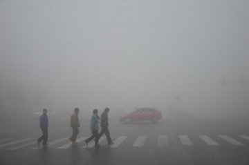 天津發佈首個重污染天氣紅色預警 採取停課、限行等措施