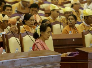 缅甸新任议会上院议长宣誓就职