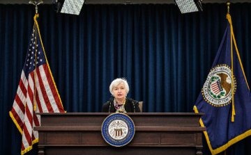 美联储宣布维持利率不变 暗示今年加息2次