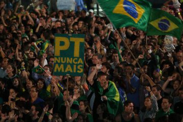 财经观察:政局急剧动荡 巴西经济前景不明