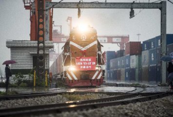 武漢開通首條國內直達法國的中歐貨運班列