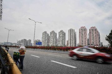 深圳:楼市新政策后 4月成交量＂腰斩＂