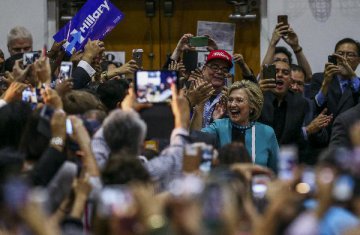 美联社称希拉里已获赢得民主党总统候选人提名所需票数