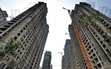 中国楼市半年考：“地王”抬高房价预期