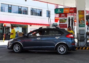 發改委：國內汽、柴油價格每噸分別降低155元和150元