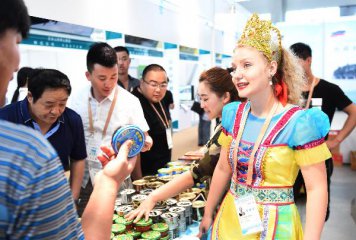 7月财新中国服务业PMI降至51.7