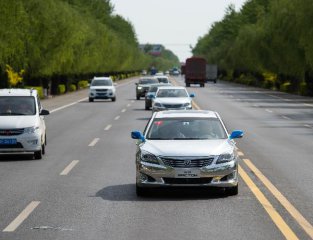 中国发布首个无人驾驶技术路线图 “三步走”目标确定