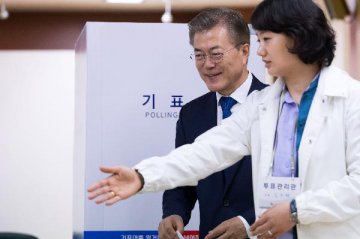 韩国举行首次总统缺位下的总统选举
