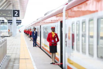 蒙内铁路通车 “中国制造”开启东非铁路新里程