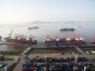 宁波舟山港:打造服务＂一带一路＂的重要支点