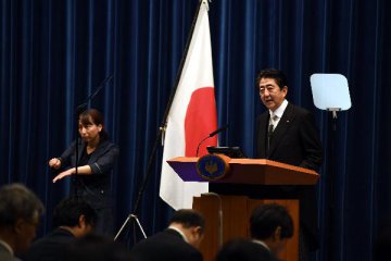 日本首相安倍晉三再次當選自民党總裁