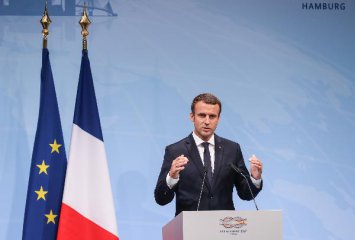 马克龙承诺进行深层次改革化解法国社会危机