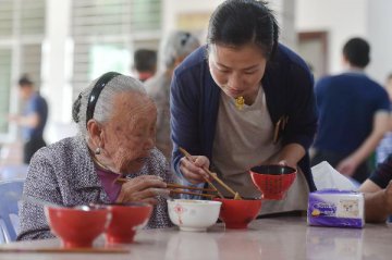 中共中央 国务院印发  《国家积极应对人口老龄化中长期规划》