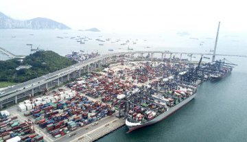 香港上半年整体进出口额均同比下跌 二季度出口跌幅显著收窄