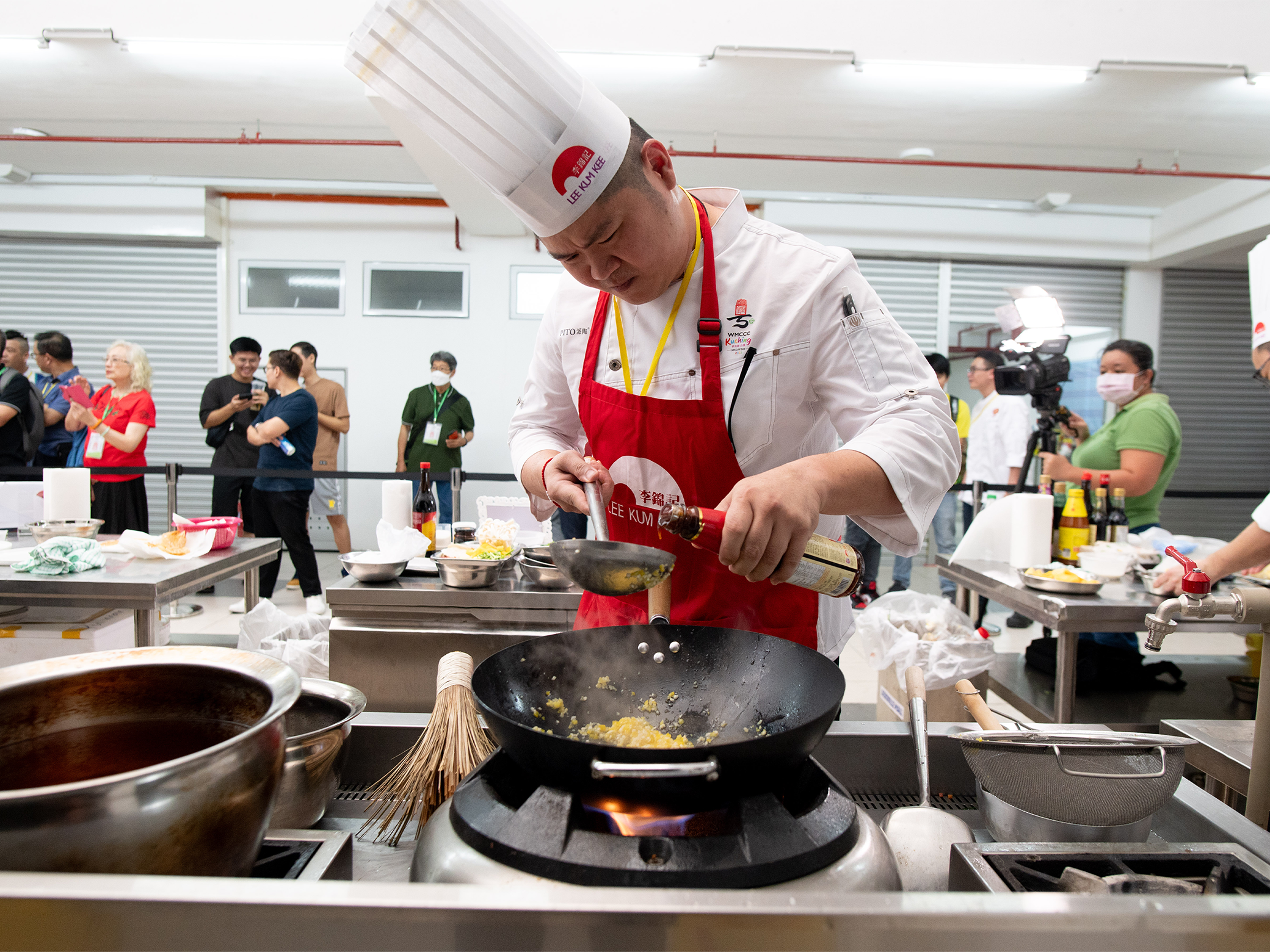 参赛厨师巧妙运用李锦记酱料创作别出心裁的粤菜菜式