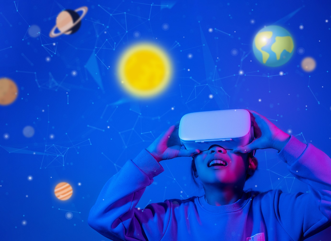 得益于沉浸式虚拟现实（VR）和增强现实技术（AR），普罗大众亦可以通过较为便宜的方式体验太空旅行。