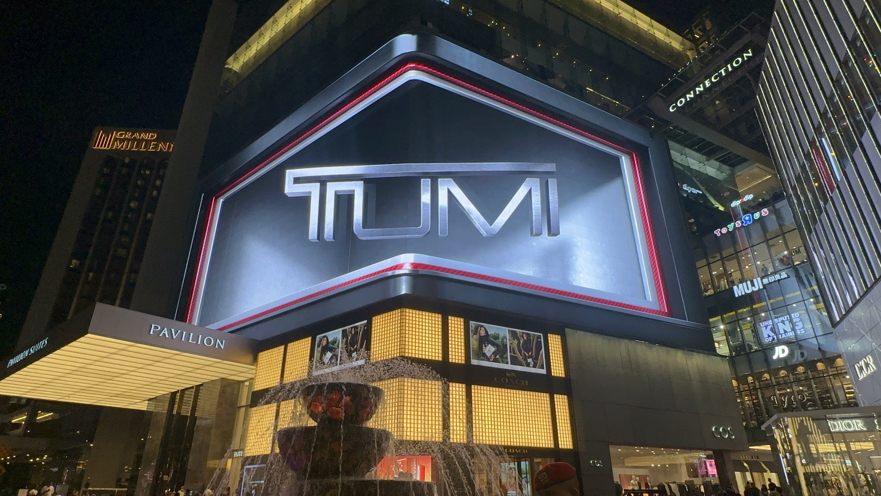 TUMI TEGRA-LITE®3D廣告在馬來西亞吉隆玻Pavilion商場展出