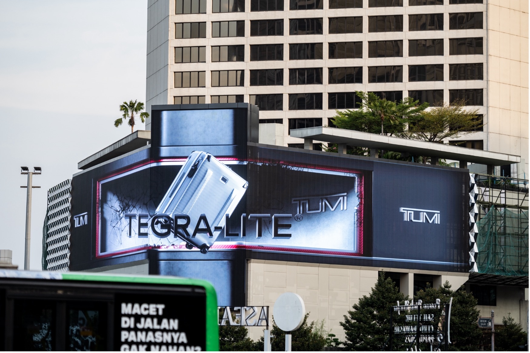 TUMI TEGRA-LITE®3D廣告在印尼雅加達文華東方酒店展出