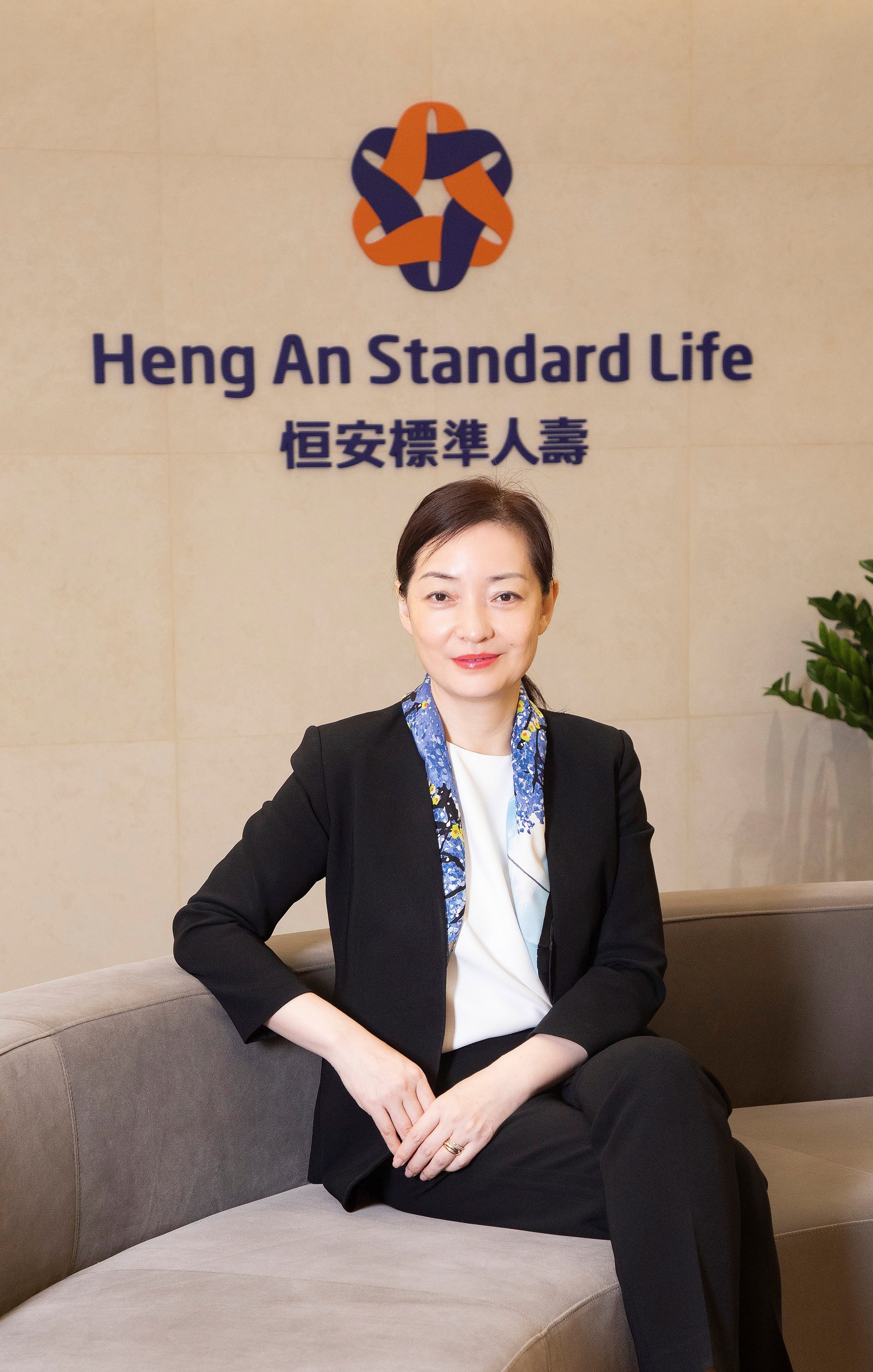 恒安標準人壽亞洲行政總裁劉東煜女士表示歡迎及全力支持香港新資本投資者入境計畫，增強香港財富管理的發展優勢。同時，為慶祝公司成立25周年，推出「5N全新提案」，響應客戶需求，矢志繼續成為香港領先以理財為主的保險公司。