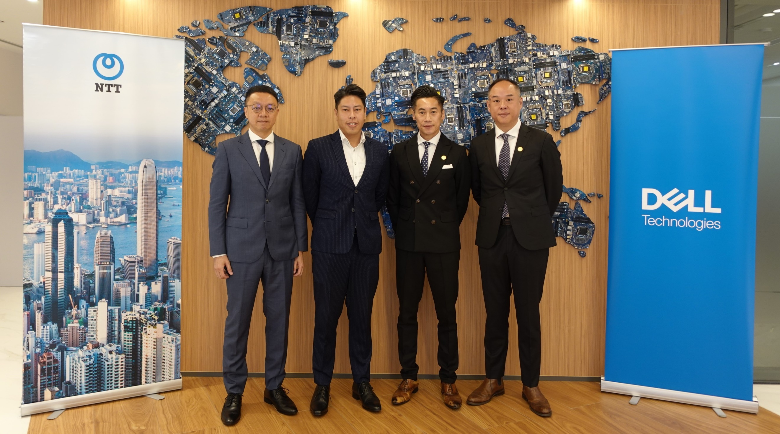 NTT Com Asia Limited香港数据中心高级副总裁苏耀宗（左一）、NTT Com Asia Limited企业和数码解决方案副总裁陈兆恒（左二）、Dell Technologies香港及澳门区总经理邝家麒（左三）、Dell Technologies系统工程部技术总监邹以伦（左四）